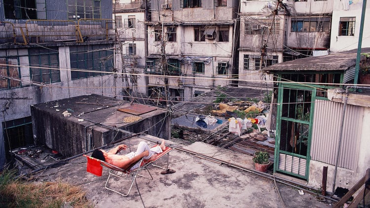 kowloon sunbathing